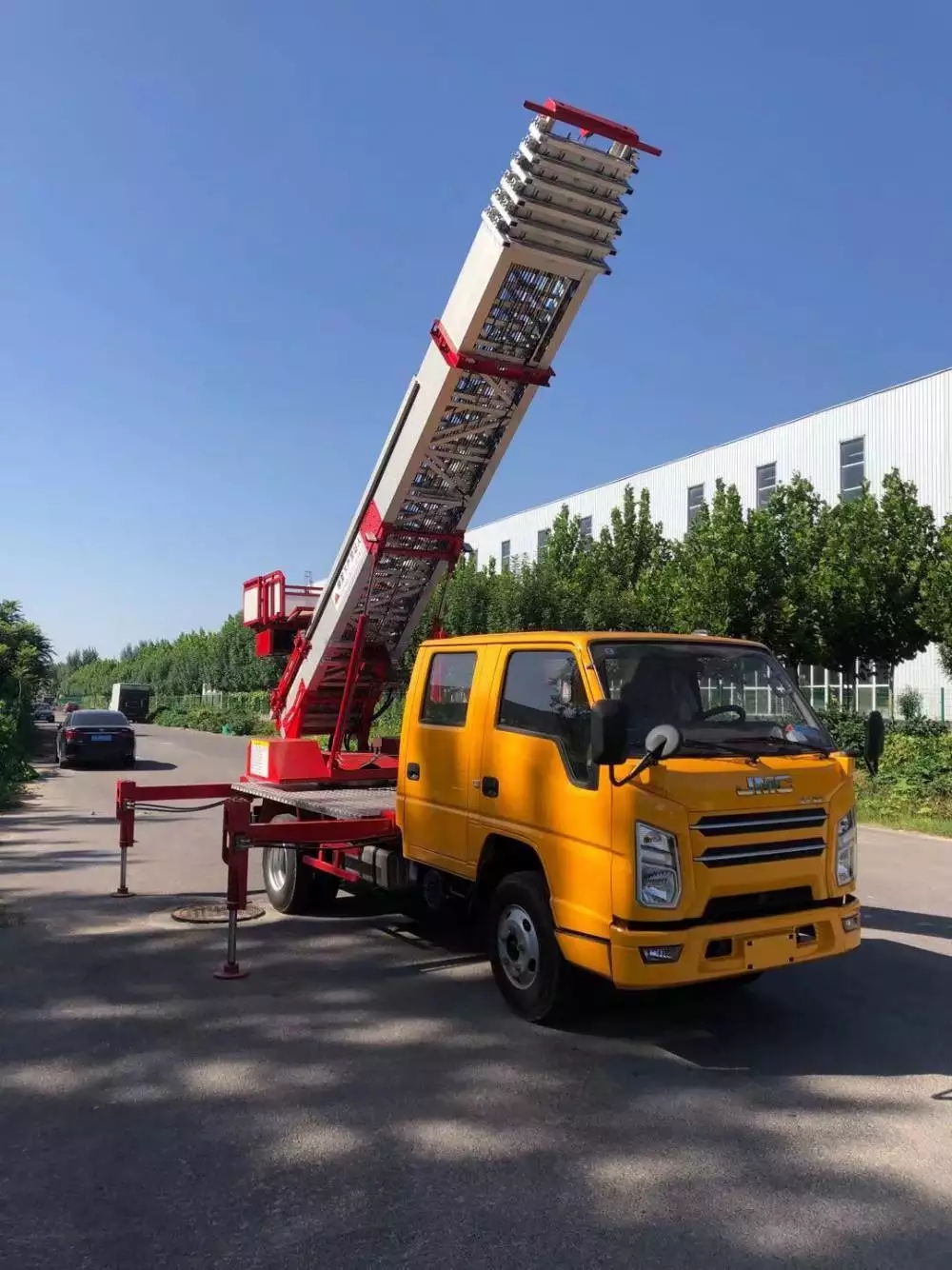 石家庄桥西附近的云梯车出租服务：轻松解决高空作业需求