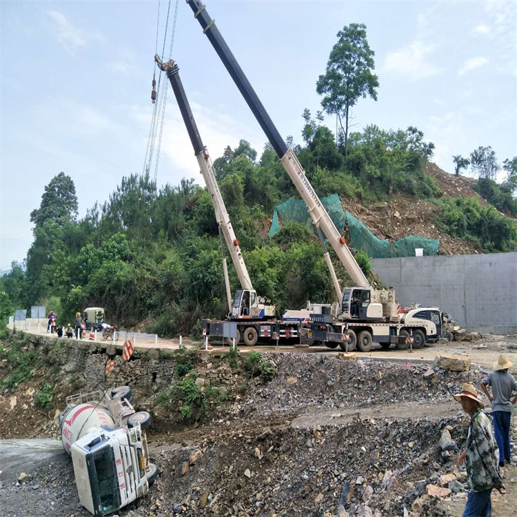 石家庄桥西汽车掉沟里叫吊车救援要多少钱